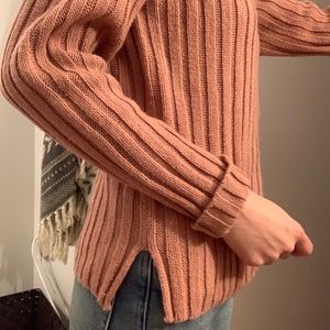 Crew neck sweater in salmon color